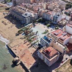 Photograph of the plaza on the hill.